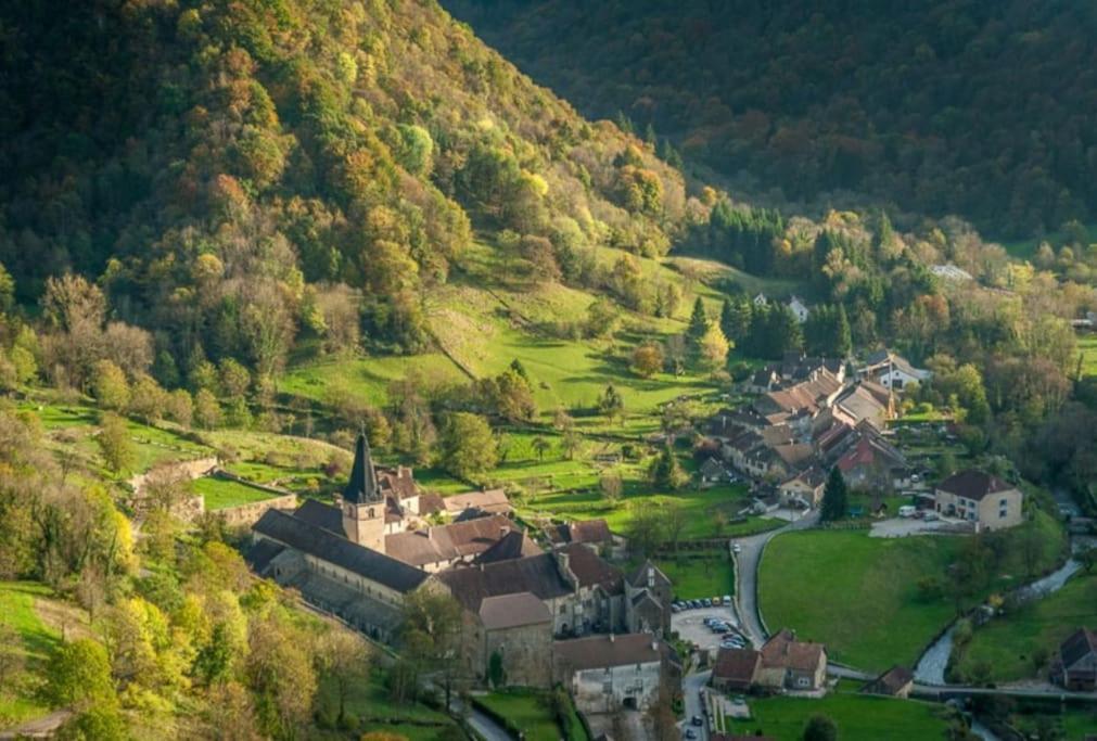 Вилла Gite Jura Mina Chalet Au Milieu De La Nature Ney Экстерьер фото